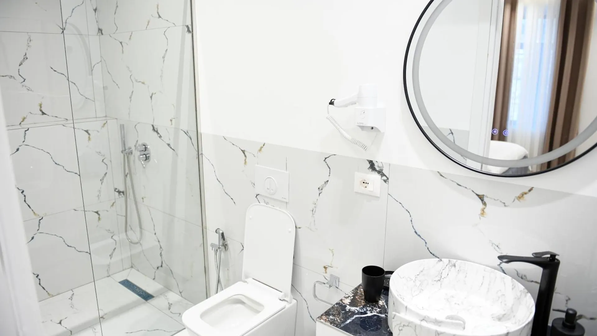 *** فندق Alpha Rooms بيرات ألبانيا