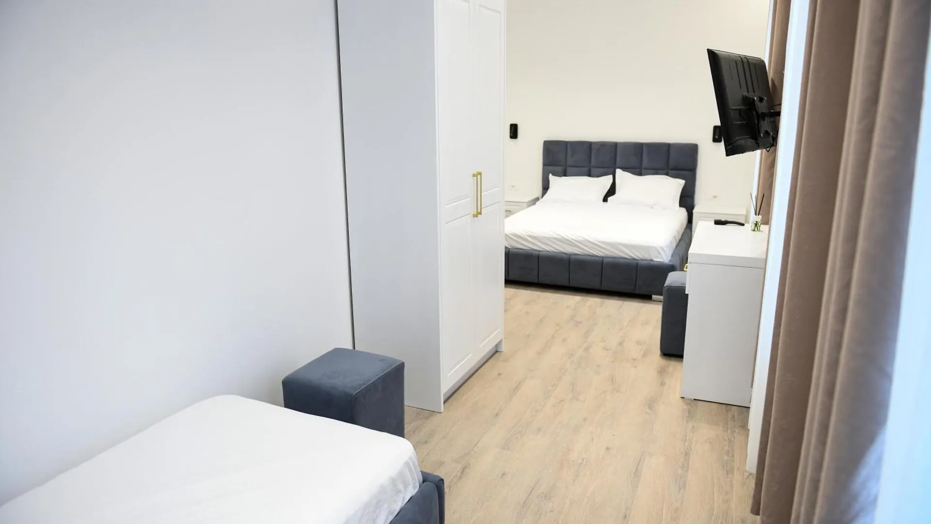 Alpha Rooms بيرات فندق