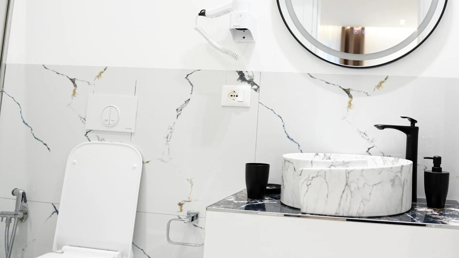 فندق Alpha Rooms بيرات