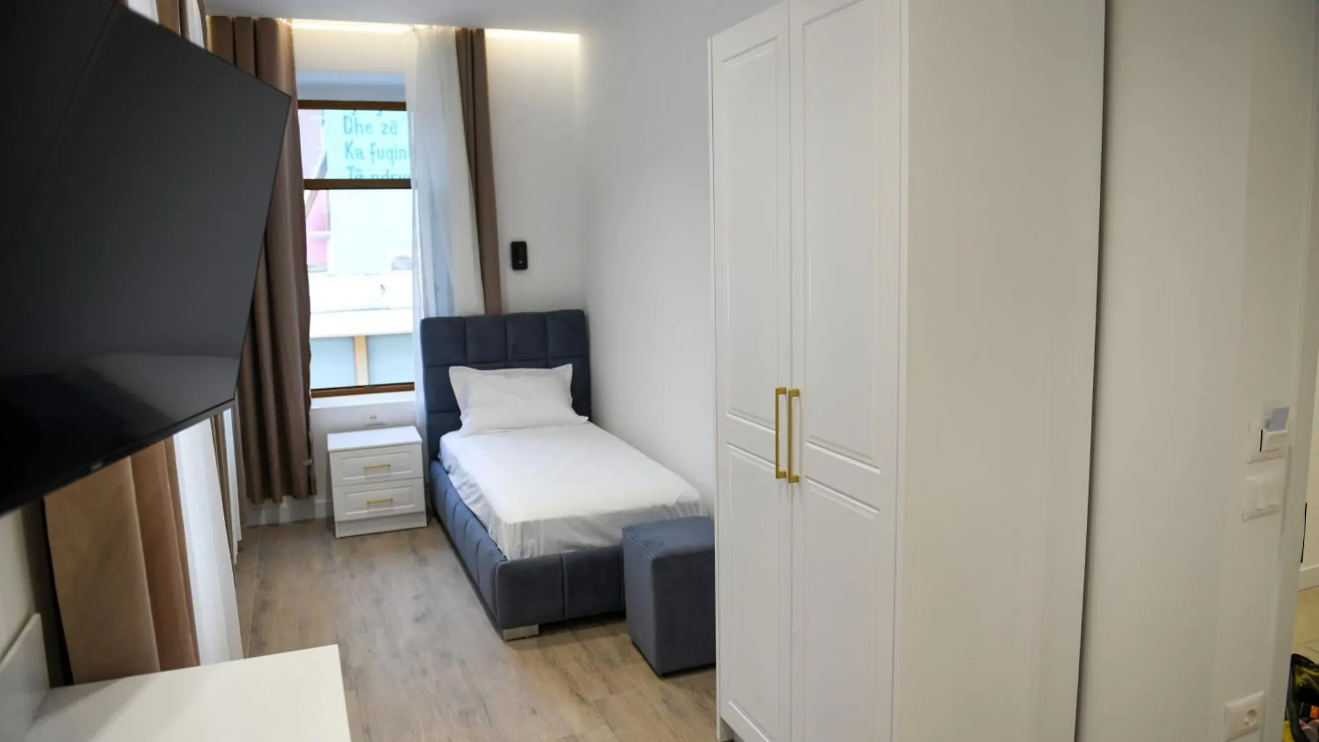 Alpha Rooms 베라트 호텔