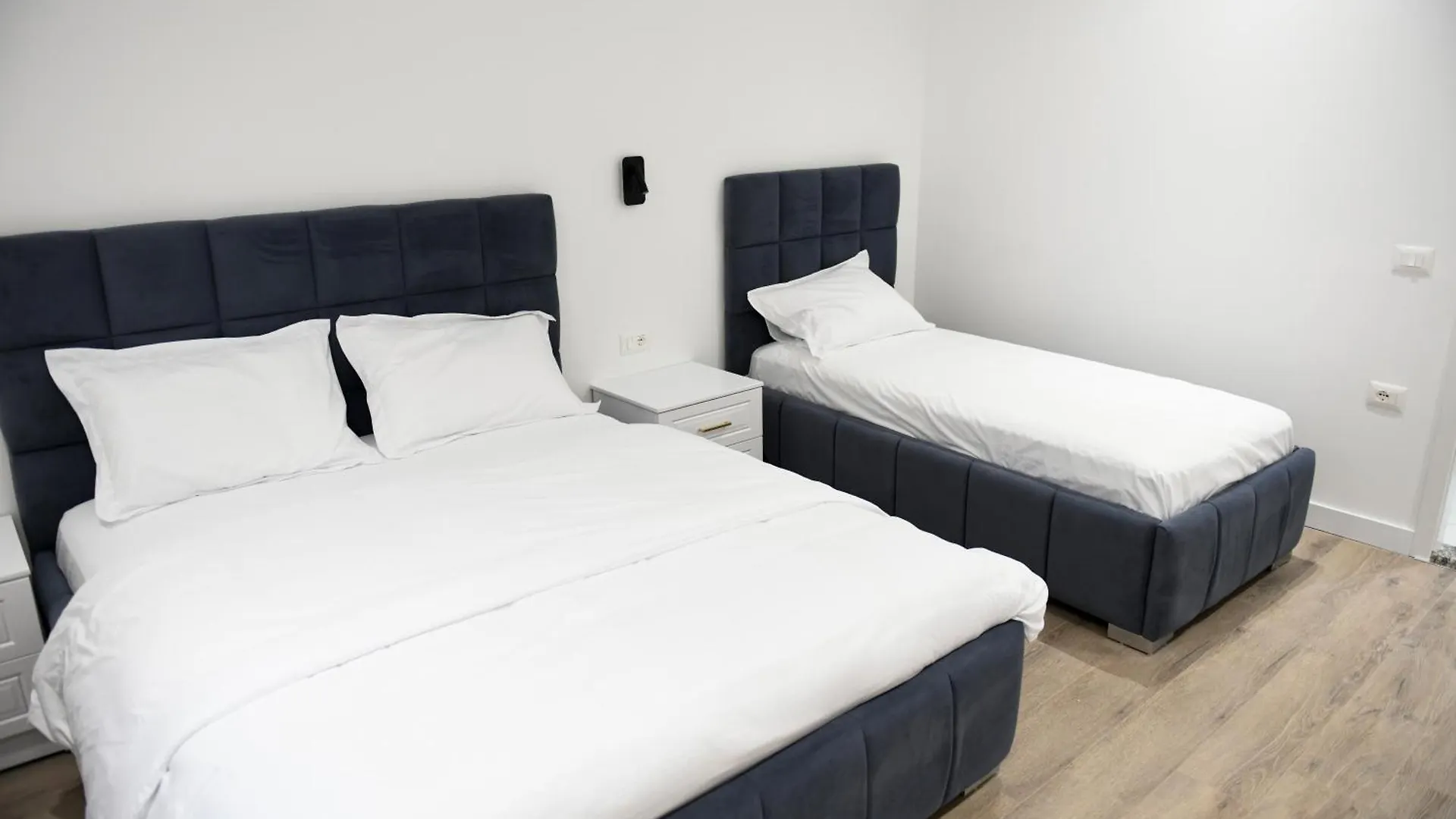 Alpha Rooms 베라트 3*,