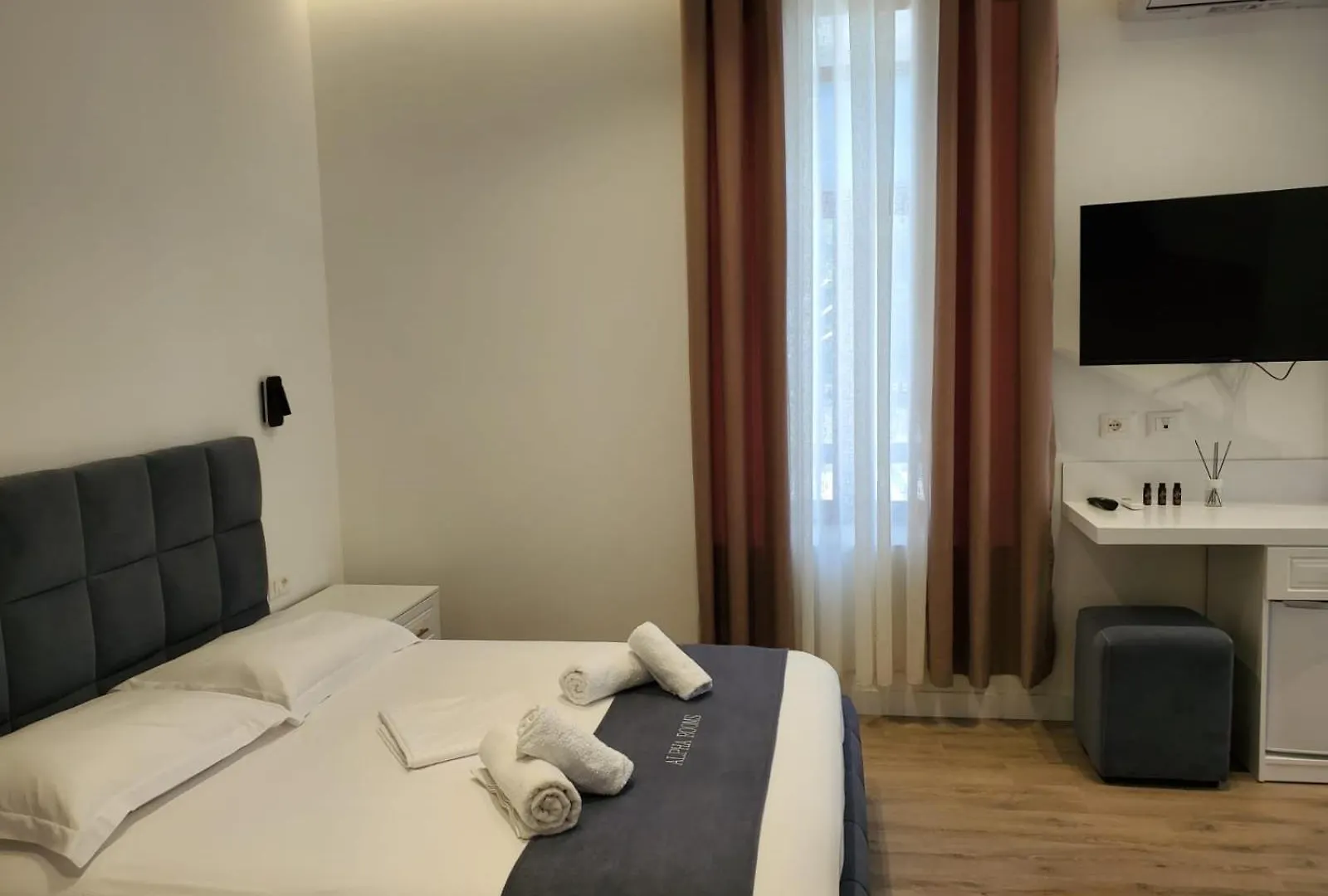 Alpha Rooms 베라트 호텔